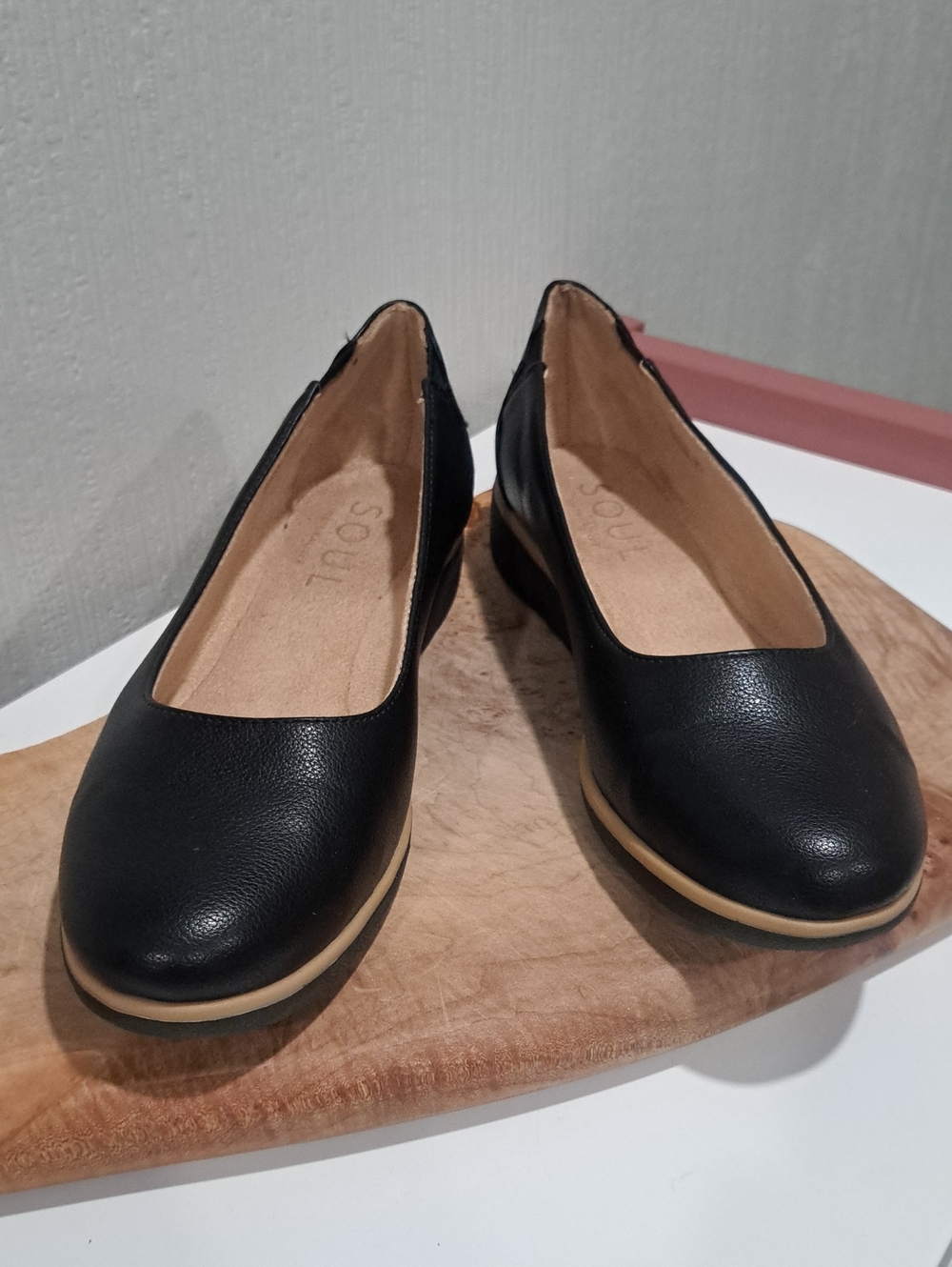 Naturalizer Black Round-Toe Women's Flats with Neutral Trim